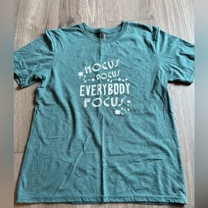 Halloween Teacher t-shirt size medium Hocus Pocus Everybody Focus